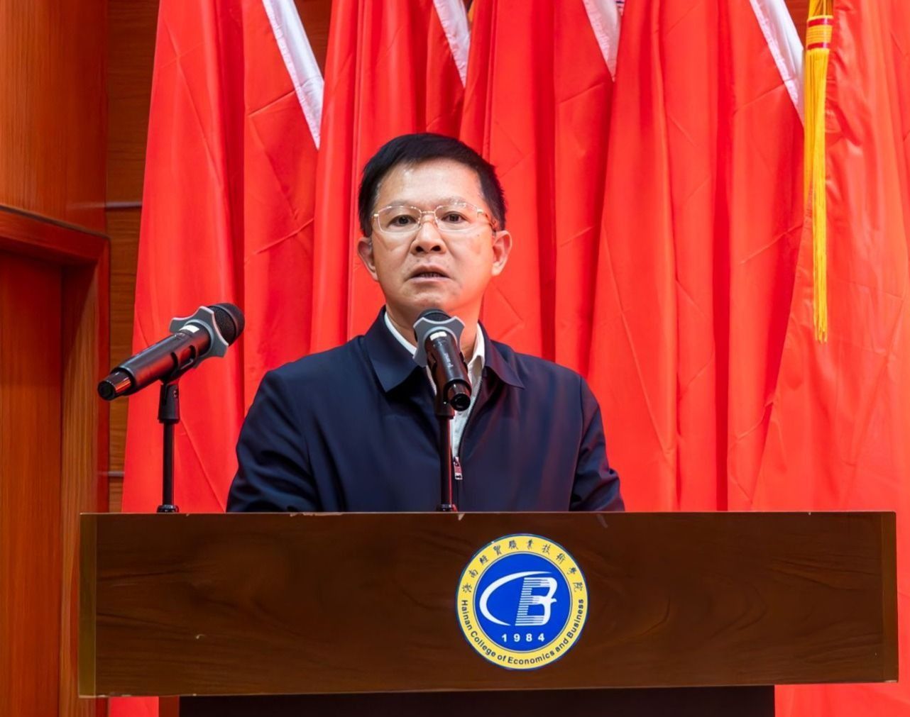 海经贸第八次学生代表大会顺利召开